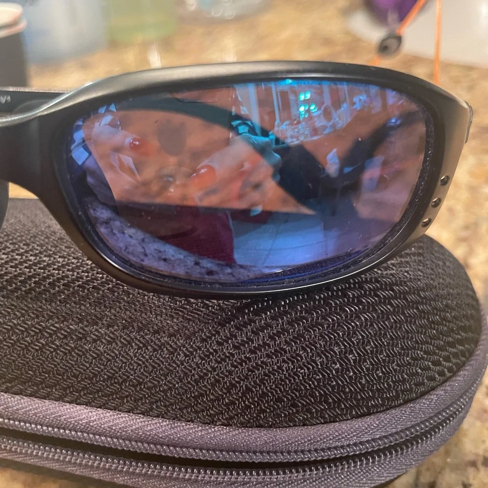 Costa Black and Blue Brine 580 Sunglasses w Box - Picture 5 of 10